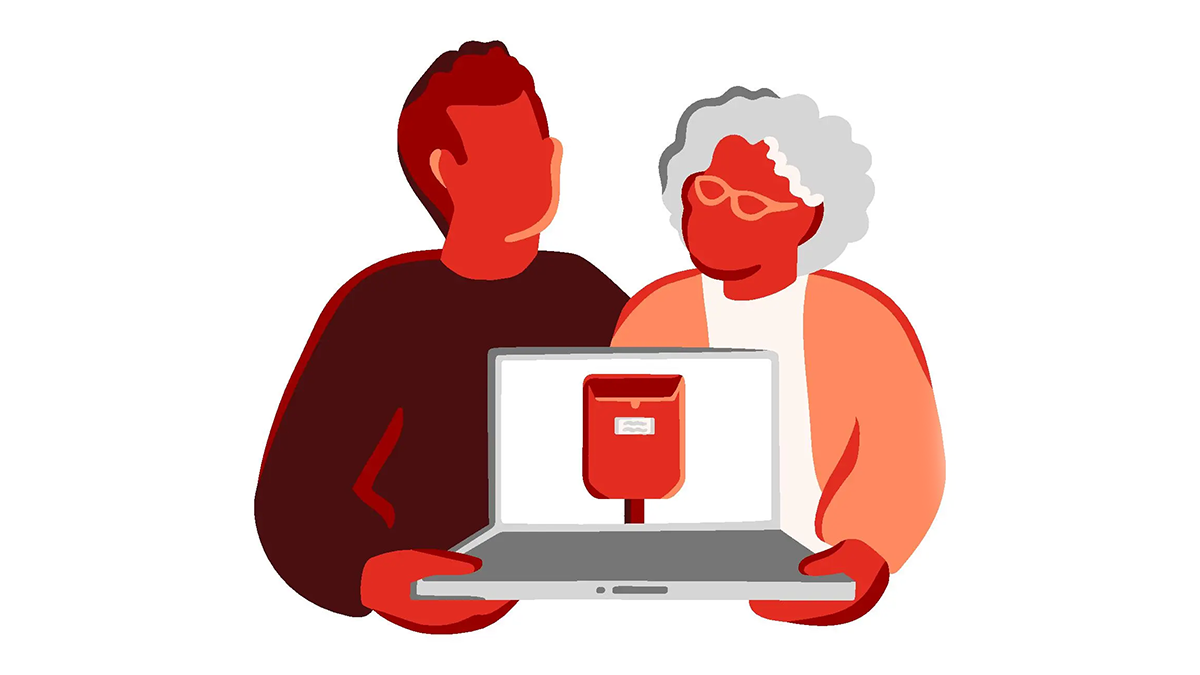 Ein mann og ei eldre dame som held ein laptop saman